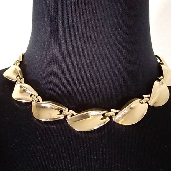 Vintage Trifari Women's Necklace Tone Gold - Picture 3 of 9